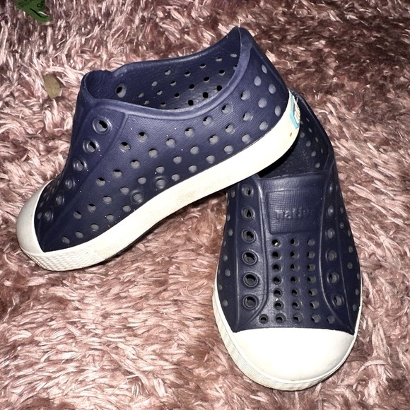 Native Jefferson Blue Perforated Slip-On Shoes C6 play outside summer spring - Picture 1 of 7